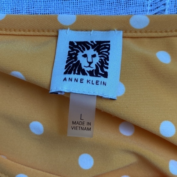 Ann Klein bright yellow polka dot sleeveless blouse. - Picture 6 of 9